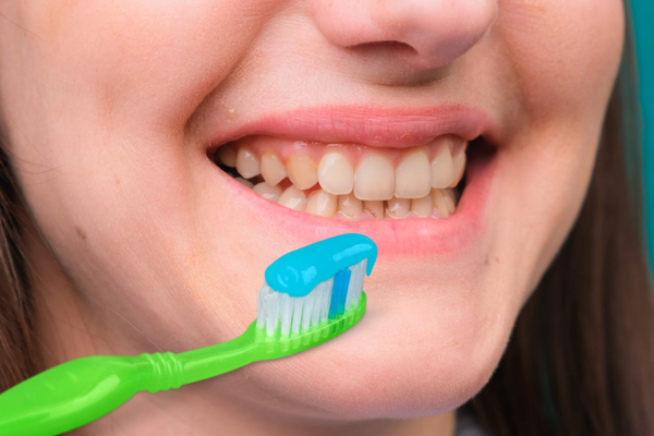 سبب اصفرار الأسنان رغم التنظيف