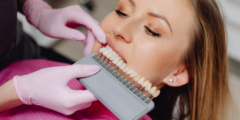 طريقة زراعة الأسنان الأمامية | هل عملية زراعة الأسنان الأمامية مؤلمة؟